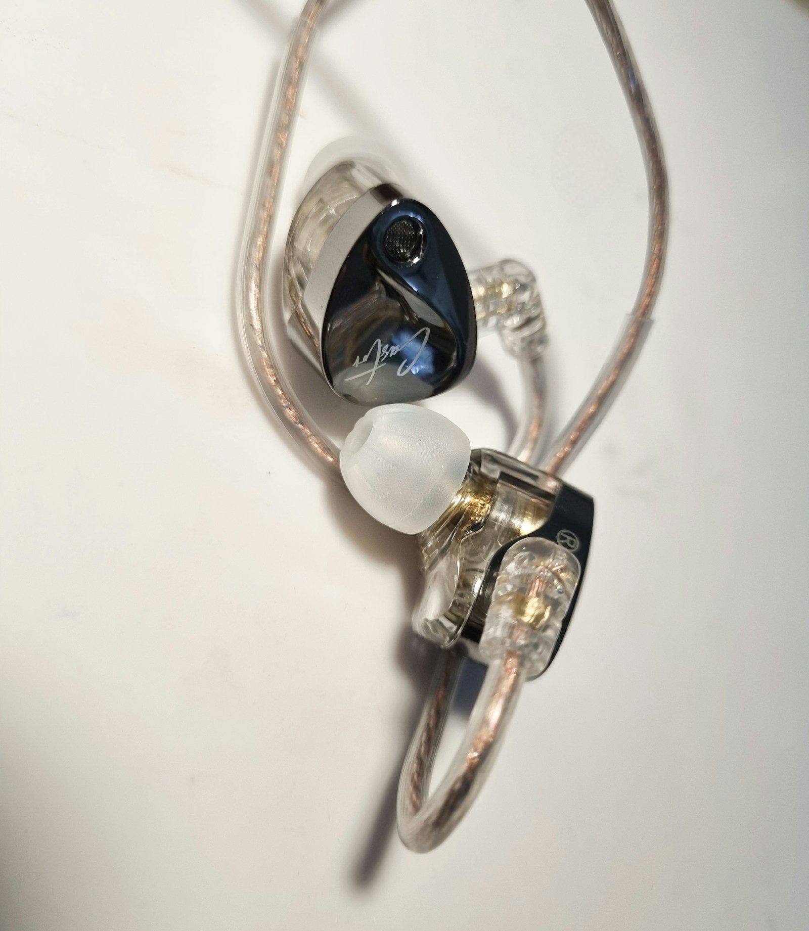 IEM filaires KZ Castor avec cable detachable, exemple d'IEM intra-auriculaire pour gaming