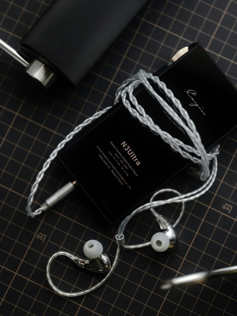 IEM Chi-Fi audiophile avec cable tresse - exemple de marque chinoise haut de gamme
