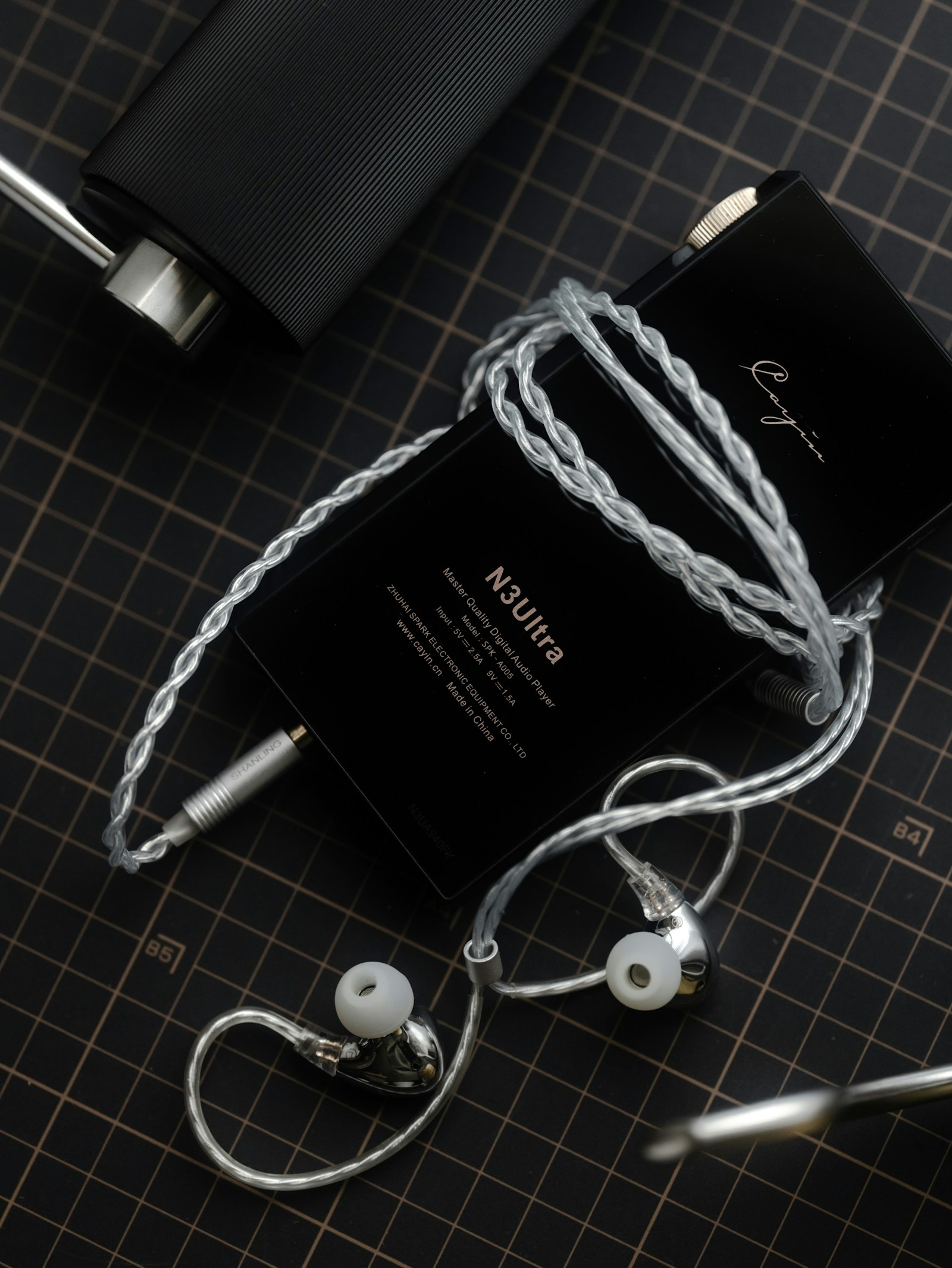 IEM Chi-Fi audiophile avec cable tresse - exemple de marque chinoise haut de gamme